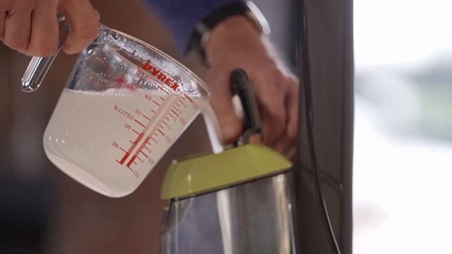 Carpet Cleaners: Budget (Daewoo) vs Premium (Vax) | The Gadget Show смотреть онлайн