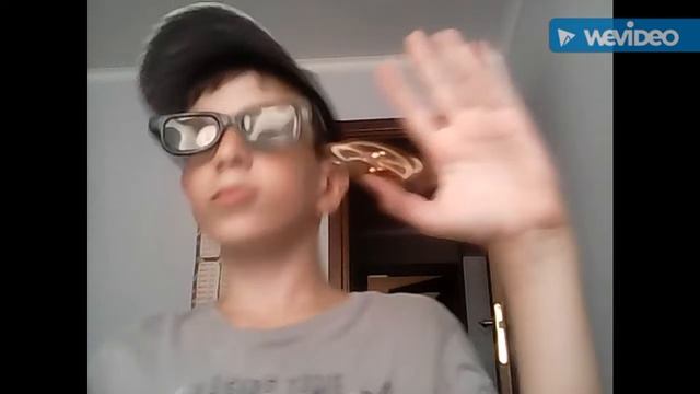 Между нами крутит спиннер ( на пародии между нами тает лед )