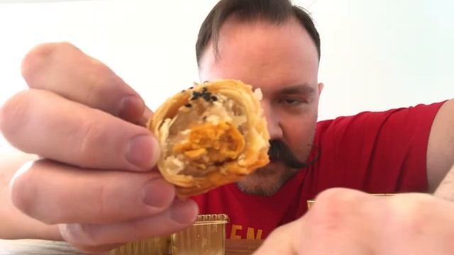 UNEXPECTED SURPRISE!!! | Egg Yolk Pie Taste Test DISASTER | Bánh Bía Có Trứng | Food Review | V384 смотреть онлайн