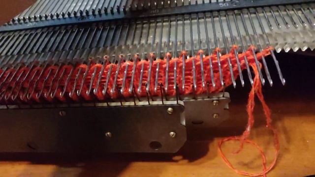 Носочки жаккардовые на вязальной машине Нева-5 смотреть онлайн