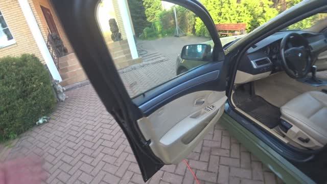 Установил Рестайлинговые обивки дверей в BMW E60. Зачем ?