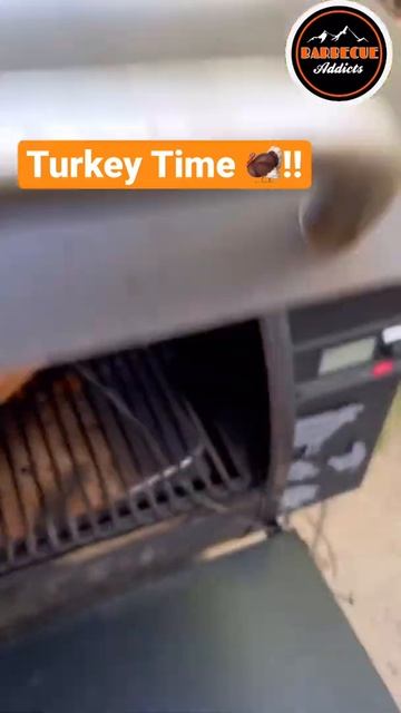 Traeger Turkey time!! #shorts смотреть онлайн