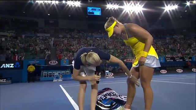 Admiration of Angelique Kerber's legs смотреть онлайн