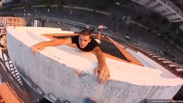Russian Teens Go "Rooftopping" смотреть онлайн