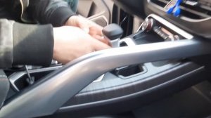 Снять ручку акпп на Джили тугелла/Geely Tugella