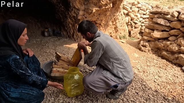 Back to the Past: Atabek and Shaheen's Long Journey to Harvest Honey Bees смотреть онлайн