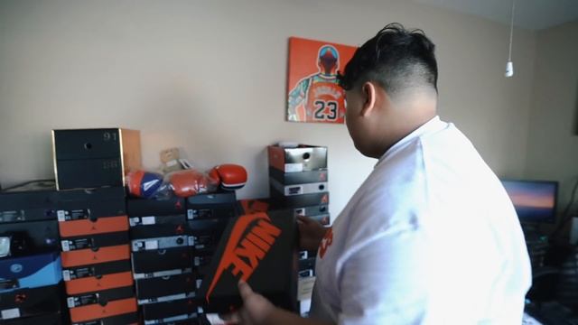 My Friend's $100,000 DEADSTOCK Sneaker Collection смотреть онлайн