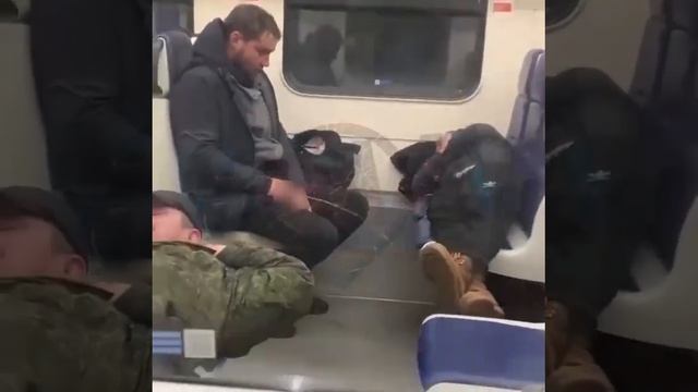 🔞А собственно почему бы не обоссать рядом спящих пассажиров?😡The Бык - вступить смотреть онлайн
