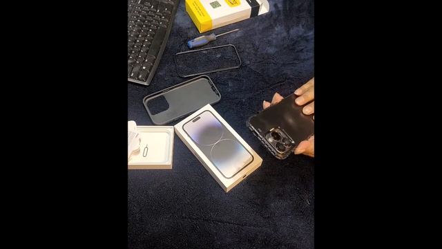 How to Install OtterBox on iPhone 14 Pro Max смотреть онлайн