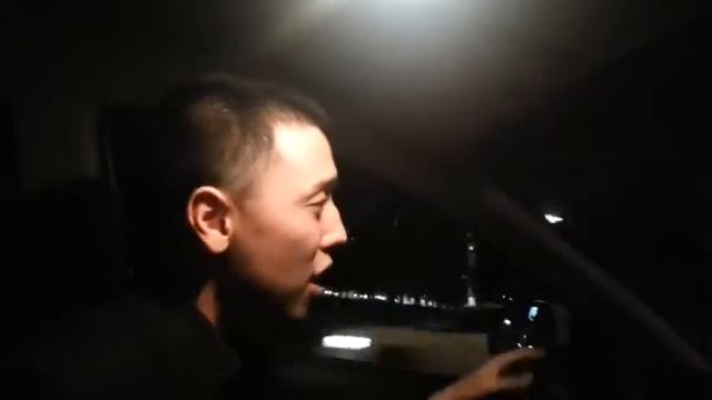 Парень из Казахстана красиво поет песню Ты для меня одна= смотреть онлайн