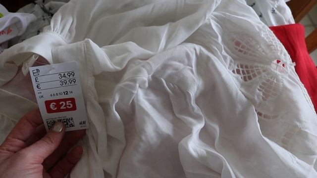 Цены на бюджетную одежду и обувь в Ирландии