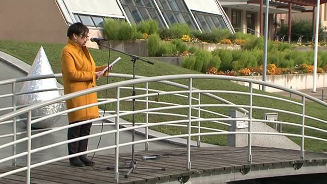 По городу снова курсирует Автобус поэзии