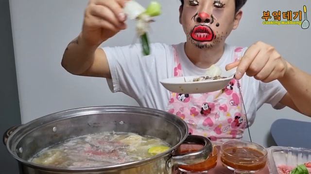 집밥 먹방 :) 뜨끈한 국물요리 초간단 야채 소고기 샤브샤브 만들기 ★ Beef Shabu Shabu hot mukbang ★ смотреть онлайн