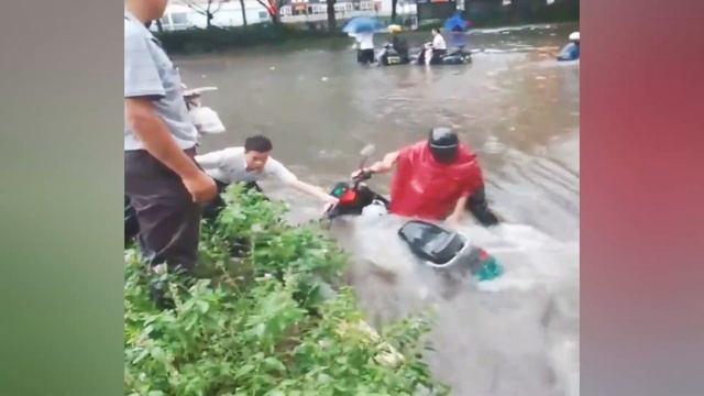 Scariest STORM Moments in China Caught On Camera смотреть онлайн