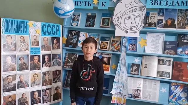 Челлендж «Космические строки». Читает Аян Базаркулов