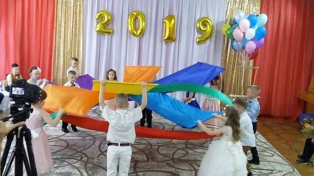 Ми веселі маляри ( танець 