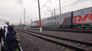 ЭП20-022 с двухэтажными вагонами на ЭКСПО 1520