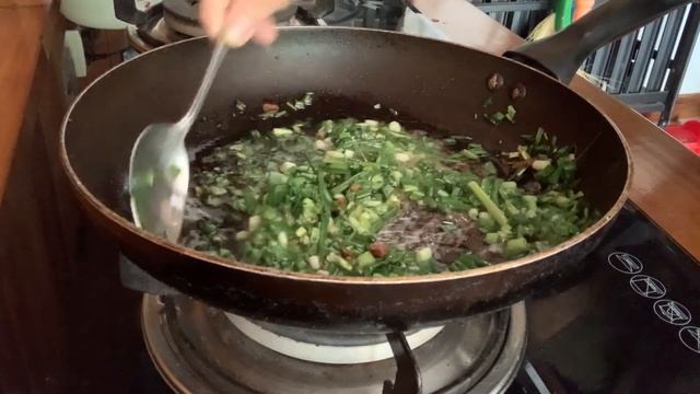 Helen Nguyen Boiled Hairy clams eat with Roasted peannuts & green onions oil смотреть онлайн