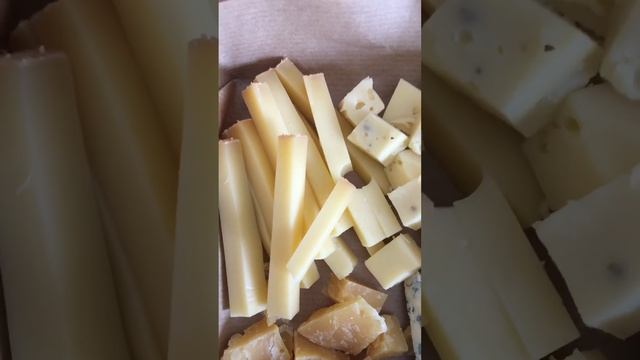 Новый сырный сет с сыром Грюйер и Блю д Орвень