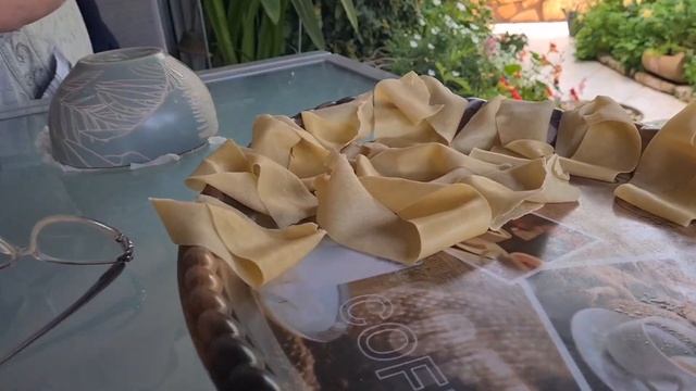 Мама делает "хворост" смотреть онлайн