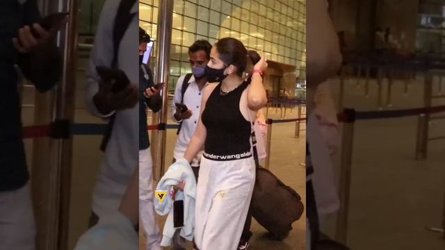 EXCLUSIVE :Tanishq Launched Their stunning ear collection Mira Rajput Kapoor at the Andheri Store 📸 смотреть онлайн