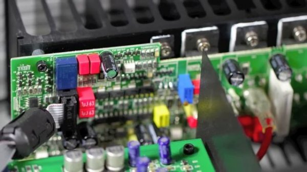 Stereo Design Krell S-300i Integrated Amplifier in HD (Classic)