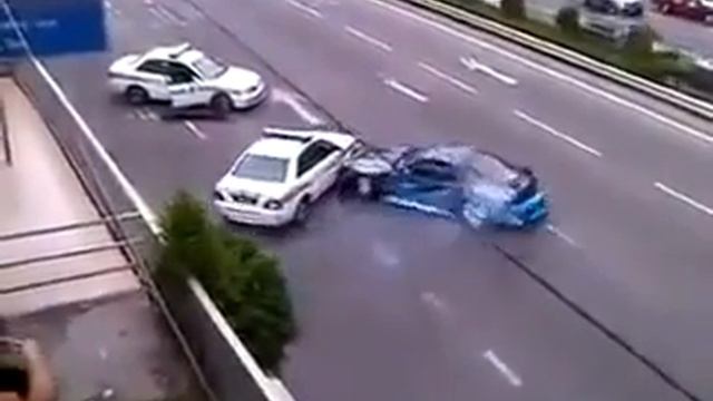 Вот как надо отрыватся от ментов ! смотреть онлайн