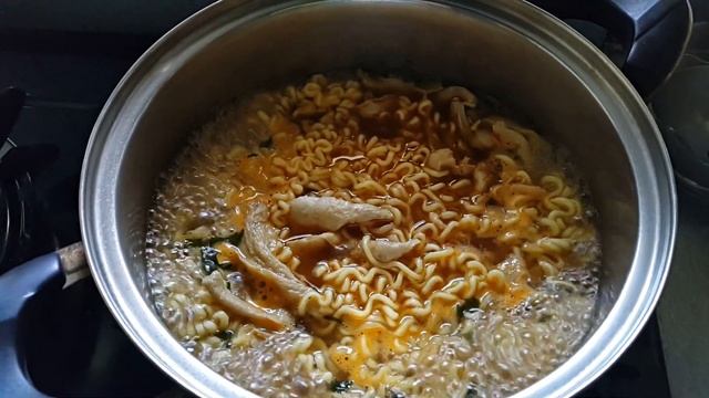 흰색 광대버섯(닭다리) 라면 끓어 먹어요