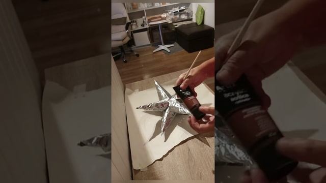 hanging light star made out of barbecue aluminium containers смотреть онлайн