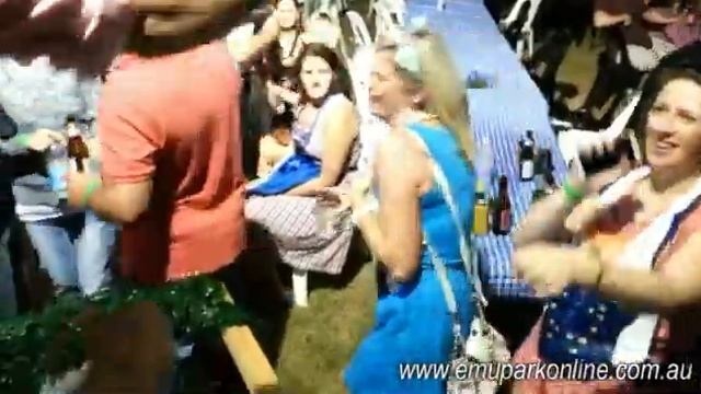 Dancing at Emu Park Oktoberfest - Brought to you by Emu Park Online смотреть онлайн