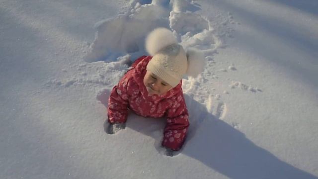 Гуляем. Валяемся в снегу. Snowy winter. смотреть онлайн