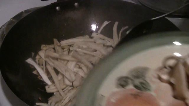 King Oyster Mushrooms Stir Fry (The King Of Mushrooms) 炒平菇 Taste Like Scallops смотреть онлайн