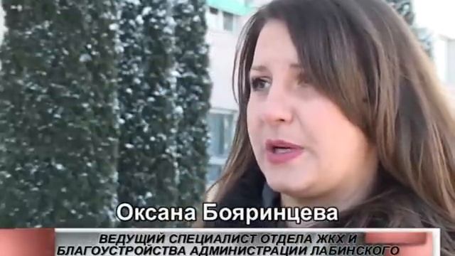 В центре Лабинска установили главную ёлку района. смотреть онлайн