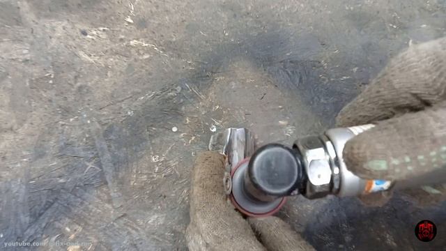 S01E142 ВАЗ 21130 Установка ремвставки стрелы и подготовка петли капота.