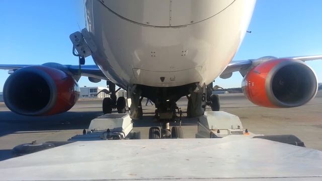 737-600 Pushback [Towbarless truck] - Drivers View смотреть онлайн