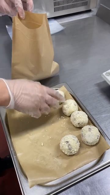 Аранчини с грибами и сыром смотреть онлайн