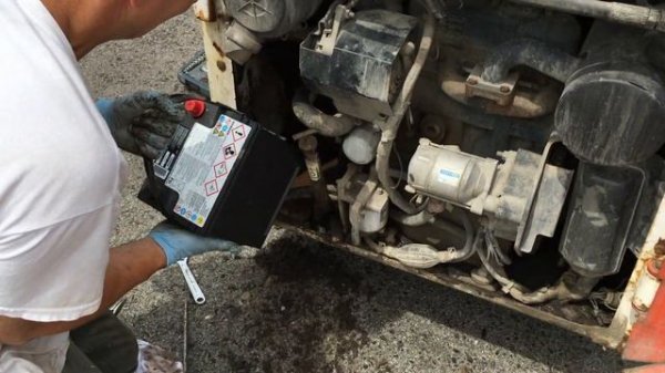 Bobcat 463 Battery Replacement (Skid Steer Loader)