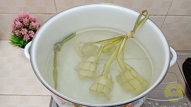 CARA Merebus Ketupat Agar Cepat MATANG | HEMAT GAS DAN WAKTU смотреть онлайн