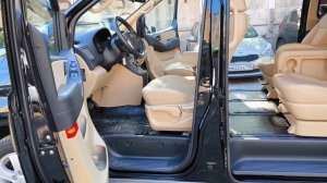 hyundai grand starex 4wd чёрный на бежевом салоне салон трансформер