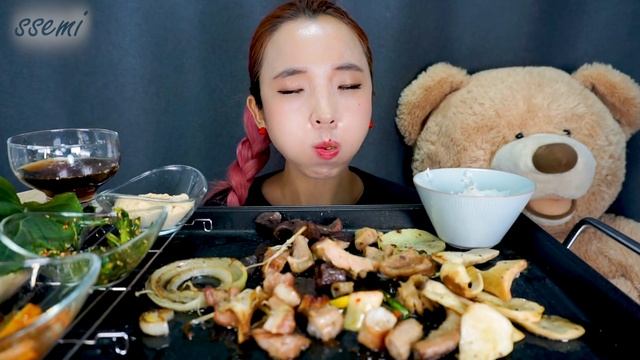 [Mukbang]Grilled Beef intestines 🐮소곱창 대창 막창 특양 염통 오드레기 쫄깃한 구이먹방😋(대파김치,부추무침,콩고물)eating show ASMR | 쎄 смотреть онлайн