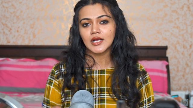 Pros & Cons | Blue Heaven Non Transfer Lipstick - Brown Skin | Swatches | Price