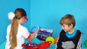 Ринат и Доминика Весёлая История про Занозу в Пальце