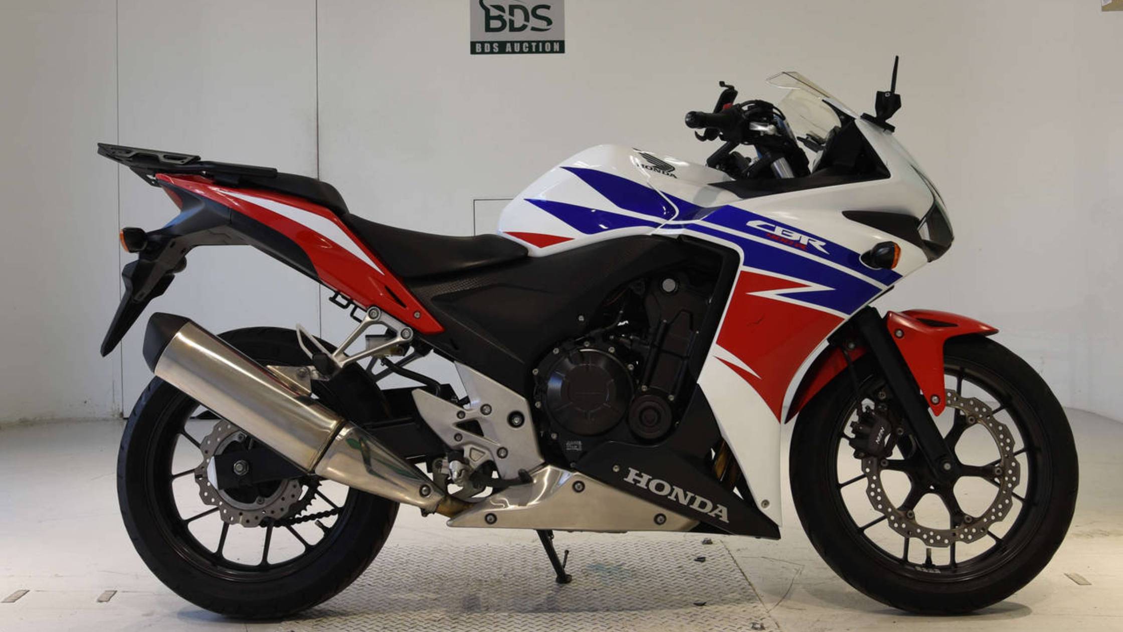 0571 - Honda CBR400R - NC47-1001840 смотреть онлайн