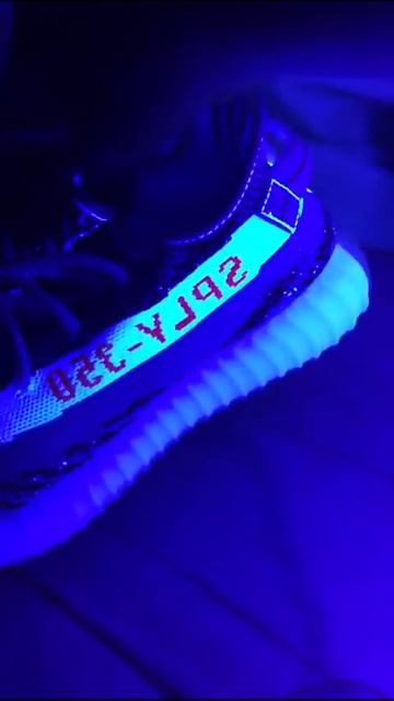 UV Light Text Best Version Yeezy 350 V2 "ZEBRA" From popkickz.net смотреть онлайн