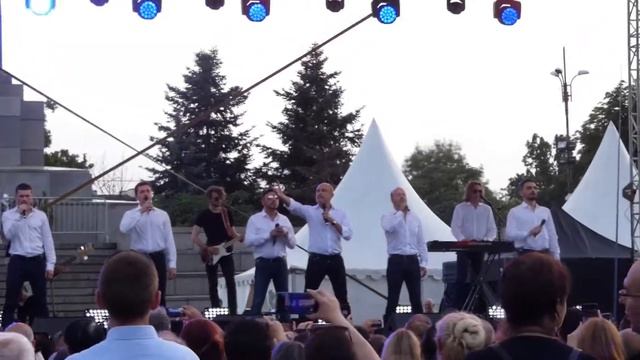 Хор Турецкого - Колоколной звон. Берегите мир. смотреть онлайн