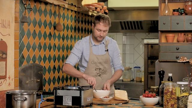 [KUHARSKA ODDAJA] Pašta al' Bruno - Original Carbonara смотреть онлайн