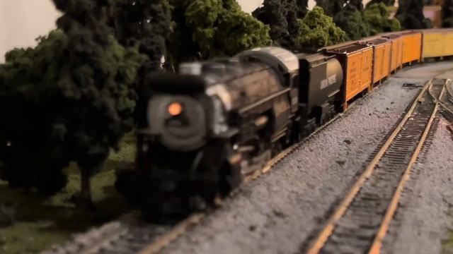Bachmann Plus 2-8-2 Mikado Running and Demo смотреть онлайн
