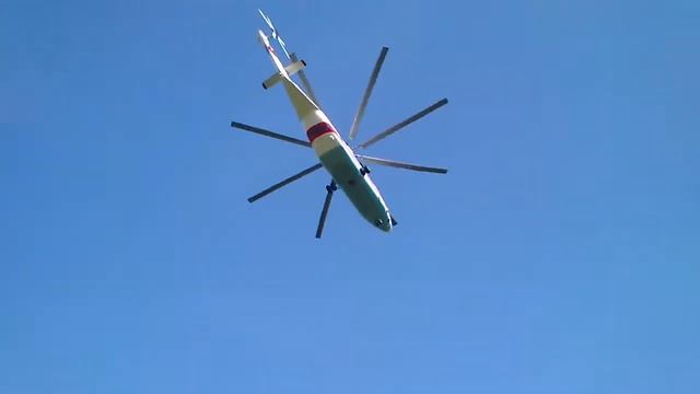 Блогеры и журналисты после приземления на вертолете Ми-26