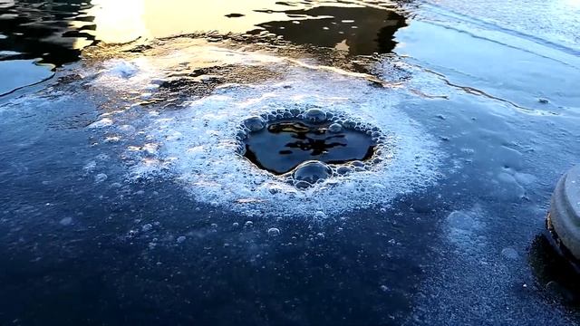 Eises Kälte und Teichrückläufe im Winter - SUHO#1002 смотреть онлайн