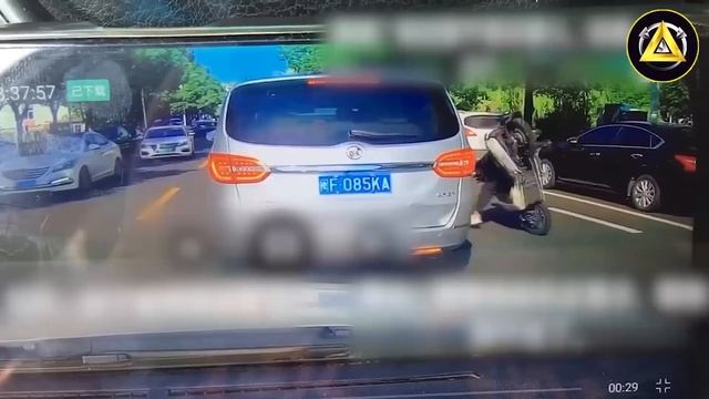 Camera vô tình ghi lại 25 sai lầm bất ngờ và hài hước trong cuộc sống смотреть онлайн